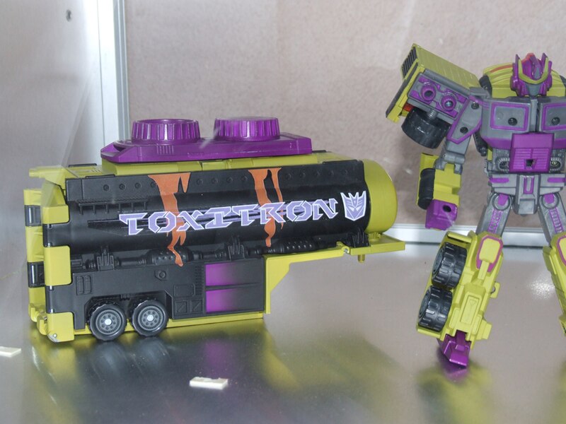 Daily Prime   BotCon 2007 Unreleased Universe Toxitron Image  (12 of 13)